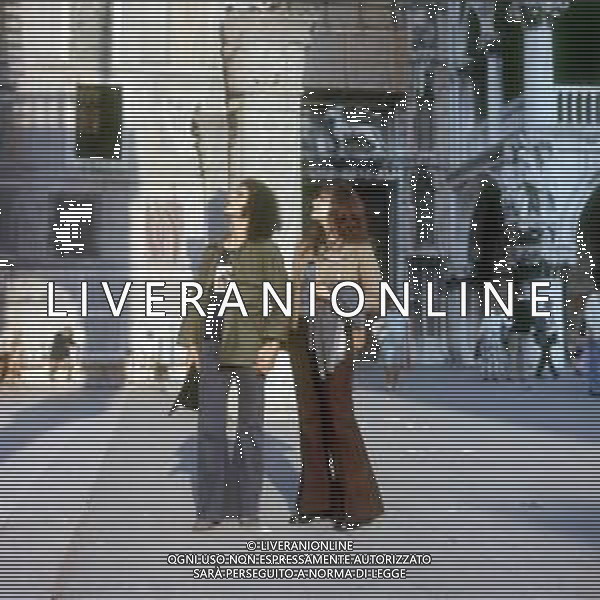 RETROSPETTIVA GIULIANO ILLIANI PSEUDONIMO DONATELLO CANTANTE NELLA FOTO GIULIANO ILLIANI CON LA MOGLIE ARMIDA STIVALA NELL\'ANNO 1973 A VENEZIA PER LA PRESENTAZIONE DEL FILM“DIARIO DI UN ITALIANO“ FOTO GINO BALDAN-AG ALDO LIVERANI SAS  