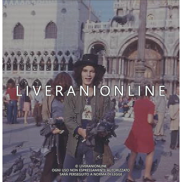 RETROSPETTIVA GIULIANO ILLIANI PSEUDONIMO DONATELLO CANTANTE NELLA FOTO GIULIANO ILLIANI CON LA MOGLIE ARMIDA STIVALA NELL\'ANNO 1973 A VENEZIA PER LA PRESENTAZIONE DEL FILM“DIARIO DI UN ITALIANO“ FOTO GINO BALDAN-AG ALDO LIVERANI SAS  