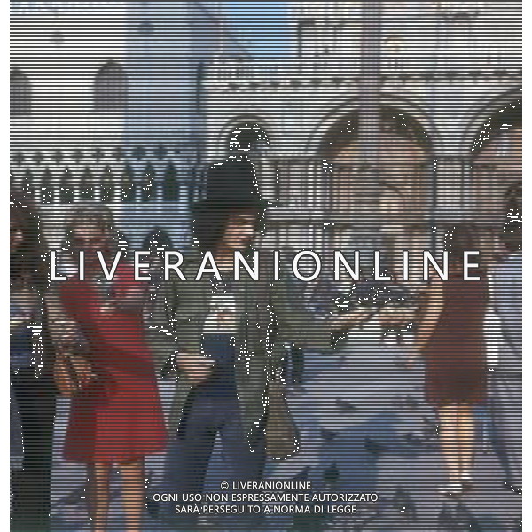 RETROSPETTIVA GIULIANO ILLIANI PSEUDONIMO DONATELLO CANTANTE NELLA FOTO GIULIANO ILLIANI CON LA MOGLIE ARMIDA STIVALA NELL\'ANNO 1973 A VENEZIA PER LA PRESENTAZIONE DEL FILM“DIARIO DI UN ITALIANO“ FOTO GINO BALDAN-AG ALDO LIVERANI SAS  