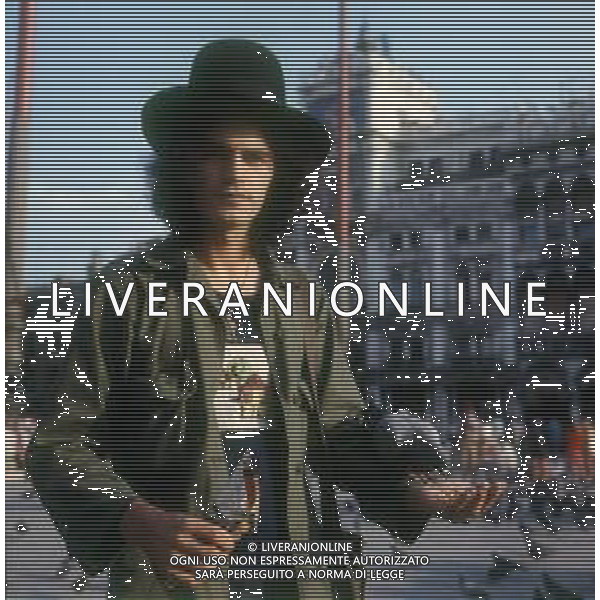 RETROSPETTIVA GIULIANO ILLIANI PSEUDONIMO DONATELLO CANTANTE NELLA FOTO GIULIANO ILLIANI CON LA MOGLIE ARMIDA STIVALA NELL\'ANNO 1973 A VENEZIA PER LA PRESENTAZIONE DEL FILM“DIARIO DI UN ITALIANO“ FOTO GINO BALDAN-AG ALDO LIVERANI SAS  