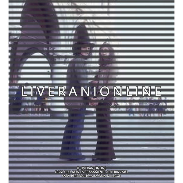 RETROSPETTIVA GIULIANO ILLIANI PSEUDONIMO DONATELLO CANTANTE NELLA FOTO GIULIANO ILLIANI CON LA MOGLIE ARMIDA STIVALA NELL\'ANNO 1973 A VENEZIA PER LA PRESENTAZIONE DEL FILM“DIARIO DI UN ITALIANO“ FOTO GINO BALDAN-AG ALDO LIVERANI SAS  