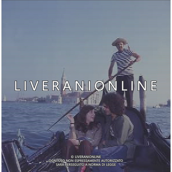 RETROSPETTIVA GIULIANO ILLIANI PSEUDONIMO DONATELLO CANTANTE NELLA FOTO GIULIANO ILLIANI CON LA MOGLIE ARMIDA STIVALA NELL\'ANNO 1973 A VENEZIA PER LA PRESENTAZIONE DEL FILM“DIARIO DI UN ITALIANO“ FOTO GINO BALDAN-AG ALDO LIVERANI SAS  
