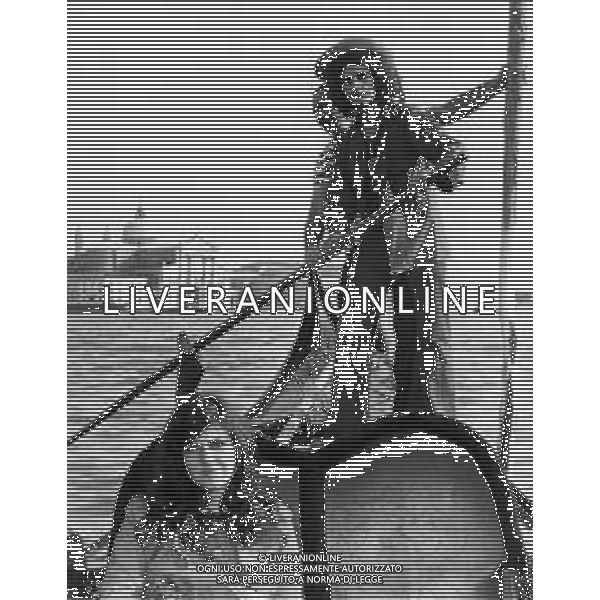 RETROSPETTIVA GIULIANO ILLIANI PSEUDONIMO DONATELLO CANTANTE NELLA FOTO GIULIANO ILLIANI CON LA MOGLIE ARMIDA STIVALA NELL\'ANNO 1973 A VENEZIA PER LA PRESENTAZIONE DEL FILM“DIARIO DI UN ITALIANO“ FOTO GINO BALDAN-AG ALDO LIVERANI SAS 