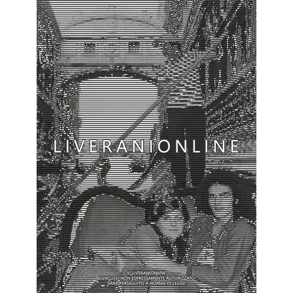RETROSPETTIVA GIULIANO ILLIANI PSEUDONIMO DONATELLO CANTANTE NELLA FOTO GIULIANO ILLIANI CON LA MOGLIE ARMIDA STIVALA NELL\'ANNO 1973 A VENEZIA PER LA PRESENTAZIONE DEL FILM“DIARIO DI UN ITALIANO“ FOTO GINO BALDAN-AG ALDO LIVERANI SAS 