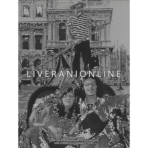 RETROSPETTIVA GIULIANO ILLIANI PSEUDONIMO DONATELLO CANTANTE NELLA FOTO GIULIANO ILLIANI CON LA MOGLIE ARMIDA STIVALA NELL\'ANNO 1973 A VENEZIA PER LA PRESENTAZIONE DEL FILM“DIARIO DI UN ITALIANO“ FOTO GINO BALDAN-AG ALDO LIVERANI SAS 