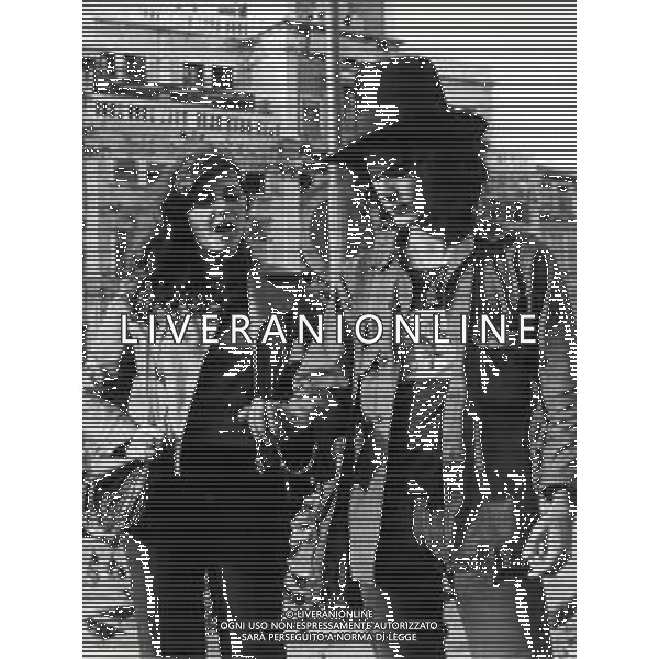 RETROSPETTIVA GIULIANO ILLIANI PSEUDONIMO DONATELLO CANTANTE NELLA FOTO GIULIANO ILLIANI CON LA MOGLIE ARMIDA STIVALA NELL\'ANNO 1973 A VENEZIA PER LA PRESENTAZIONE DEL FILM“DIARIO DI UN ITALIANO“ FOTO GINO BALDAN-AG ALDO LIVERANI SAS 