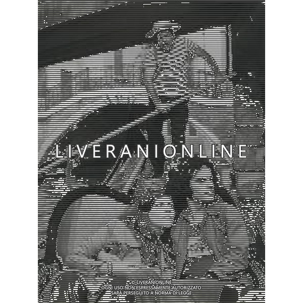 RETROSPETTIVA GIULIANO ILLIANI PSEUDONIMO DONATELLO CANTANTE NELLA FOTO GIULIANO ILLIANI CON LA MOGLIE ARMIDA STIVALA NELL\'ANNO 1973 A VENEZIA PER LA PRESENTAZIONE DEL FILM“DIARIO DI UN ITALIANO“ FOTO GINO BALDAN-AG ALDO LIVERANI SAS 