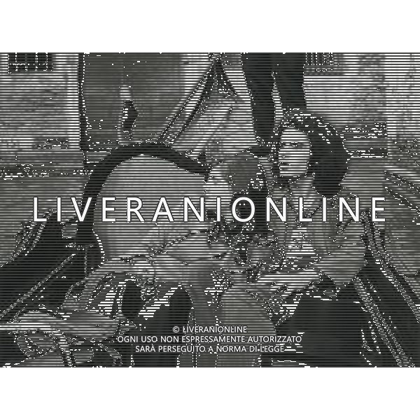RETROSPETTIVA GIULIANO ILLIANI PSEUDONIMO DONATELLO CANTANTE NELLA FOTO GIULIANO ILLIANI CON LA MOGLIE ARMIDA STIVALA NELL\'ANNO 1973 A VENEZIA PER LA PRESENTAZIONE DEL FILM“DIARIO DI UN ITALIANO“ FOTO GINO BALDAN-AG ALDO LIVERANI SAS 