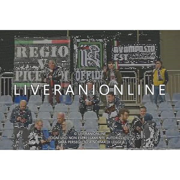 10-3-2023. Cagliari Calcio-Ascoli Calcio. 28° giornata serie BKT 2022/2023, stadio Unipol Domus Cagliari. Foto Salvatore Moi/Aldo Liverani s.a.s. Nella foto: Tifosi dell\'Ascoli Calcio in trasferta, nel settore ospiti dello stadio Unipol Domus di Cagliari. ©MOI SALVATORE / AGENZIA ALDO LIVERANI SAS