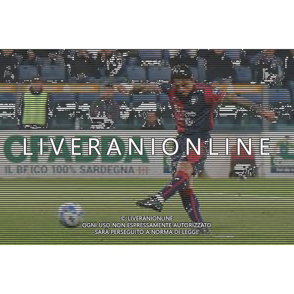 10-3-2023. Cagliari Calcio-Ascoli Calcio. 28° giornata serie BKT 2022/2023, stadio Unipol Domus Cagliari. Foto Salvatore Moi/Aldo Liverani s.a.s. Nella foto: rigore tirato da Gianluca Lapadula Cagliari, parato e poi gol di Marco Mancosu Cagliari su ribatutta portiere Nicola Leali Ascoli, ed esultanza. ©MOI SALVATORE / AGENZIA ALDO LIVERANI SAS