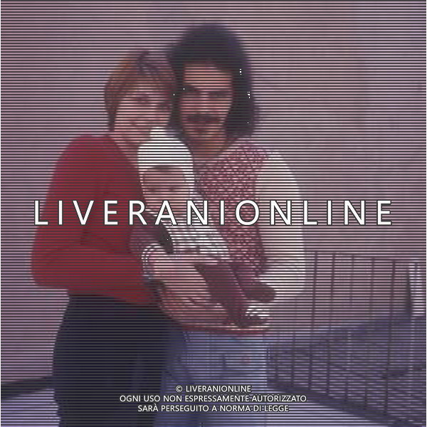 RETROSPETTIVA GIULIANO ILLIANI PSEUDONIMO DONATELLO CANTANTE NELLA FOTO GIULIANO ILLIANI CON LA MOGLIE ARMIDA STIVALA E LA FIGLIA FOTO GINO BALDAN-AG ALDO LIVERANI SAS  