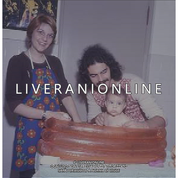 RETROSPETTIVA GIULIANO ILLIANI PSEUDONIMO DONATELLO CANTANTE NELLA FOTO GIULIANO ILLIANI CON LA MOGLIE ARMIDA STIVALA E LA FIGLIA FOTO GINO BALDAN-AG ALDO LIVERANI SAS  