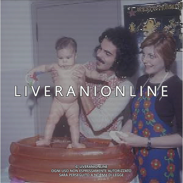 RETROSPETTIVA GIULIANO ILLIANI PSEUDONIMO DONATELLO CANTANTE NELLA FOTO GIULIANO ILLIANI CON LA MOGLIE ARMIDA STIVALA E LA FIGLIA FOTO GINO BALDAN-AG ALDO LIVERANI SAS  