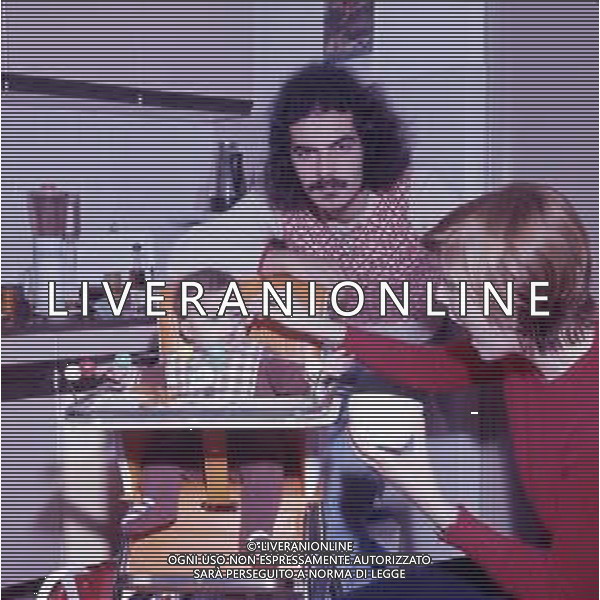 RETROSPETTIVA GIULIANO ILLIANI PSEUDONIMO DONATELLO CANTANTE NELLA FOTO GIULIANO ILLIANI CON LA MOGLIE ARMIDA STIVALA E LA FIGLIA FOTO GINO BALDAN-AG ALDO LIVERANI SAS  