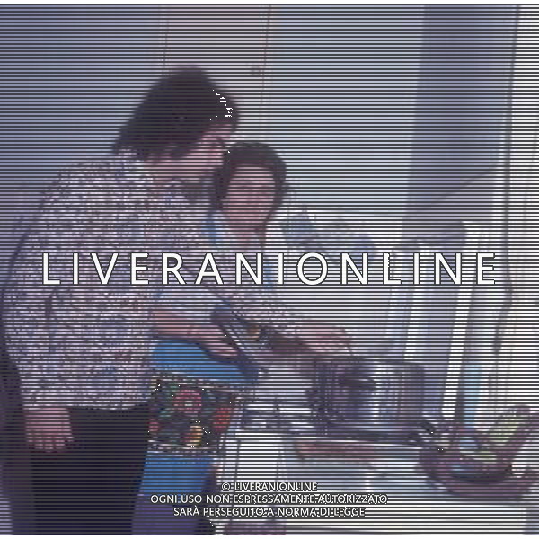 RETROSPETTIVA GIULIANO ILLIANI PSEUDONIMO DONATELLO CANTANTE NELLA FOTO GIULIANO ILLIANI CON LA MADRE FOTO GINO BALDAN-AG ALDO LIVERANI SAS    