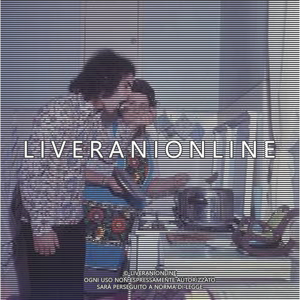 RETROSPETTIVA GIULIANO ILLIANI PSEUDONIMO DONATELLO CANTANTE NELLA FOTO GIULIANO ILLIANI CON LA MADRE FOTO GINO BALDAN-AG ALDO LIVERANI SAS  
