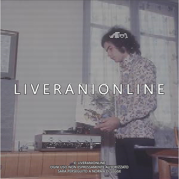 RETROSPETTIVA GIULIANO ILLIANI PSEUDONIMO DONATELLO CANTANTE NELLA FOTO GIULIANO ILLIANI  FOTO GINO BALDAN-AG ALDO LIVERANI SAS  