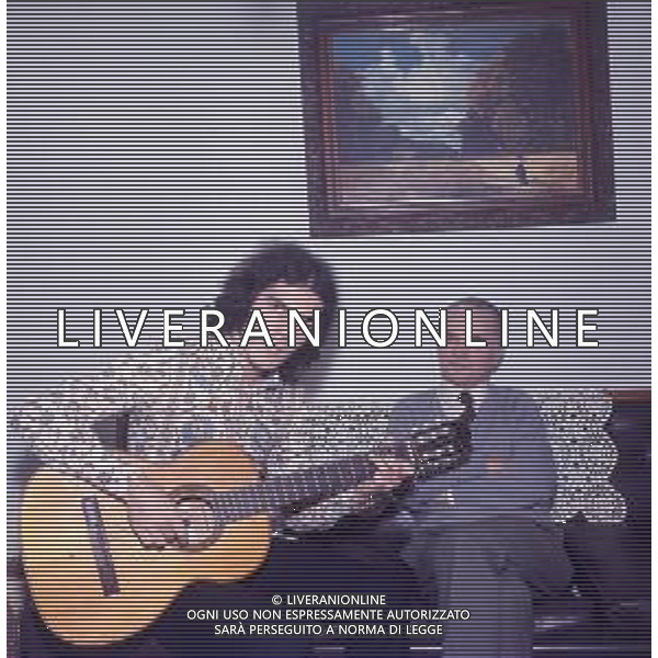 RETROSPETTIVA GIULIANO ILLIANI PSEUDONIMO DONATELLO CANTANTE NELLA FOTO GIULIANO ILLIANI CON IL PADRE FOTO GINO BALDAN-AG ALDO LIVERANI SAS 