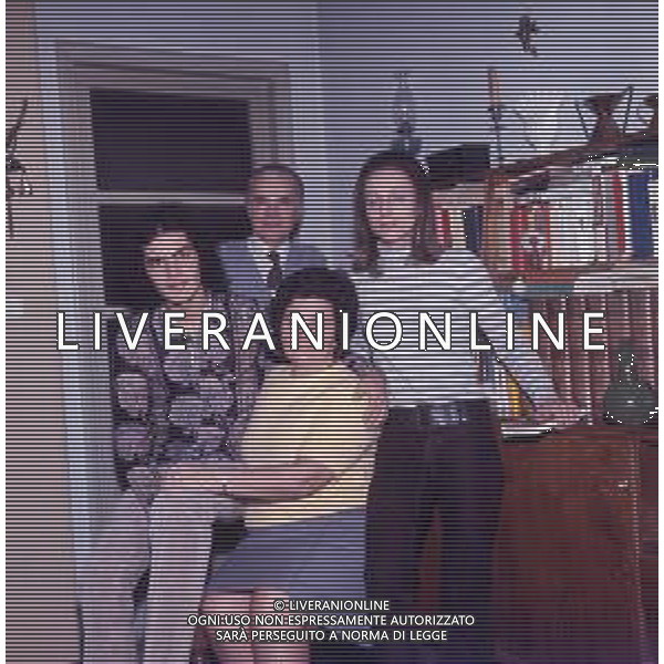 RETROSPETTIVA GIULIANO ILLIANI PSEUDONIMO DONATELLO CANTANTE NELLA FOTO GIULIANO ILLIANI IN FAMIGLIA  FOTO GINO BALDAN-AG ALDO LIVERANI SAS  