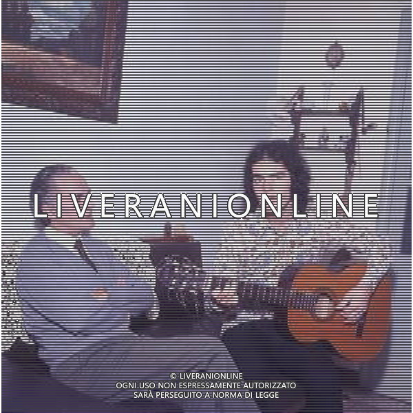 RETROSPETTIVA GIULIANO ILLIANI PSEUDONIMO DONATELLO CANTANTE NELLA FOTO GIULIANO ILLIANI CON IL PADRE FOTO GINO BALDAN-AG ALDO LIVERANI SAS