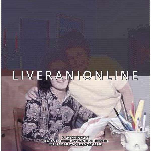 RETROSPETTIVA GIULIANO ILLIANI PSEUDONIMO DONATELLO CANTANTE NELLA FOTO GIULIANO ILLIANI CON LA MADRE FOTO GINO BALDAN-AG ALDO LIVERANI SAS   