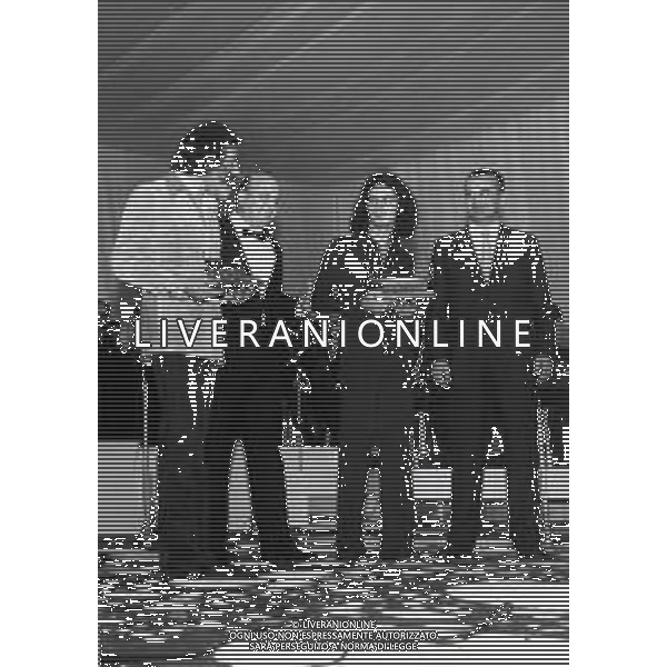 RETROSPETTIVA GIULIANO ILLIANI PSEUDONIMO DONATELLO CANTANTE NELLA FOTO GIULIANO ILLIANI -Georges Moustaki- GIANNI RAVERA A VENEZIA GONDOLA D\'ORO FOTO GINO BALDAN-AG ALDO LIVERANI SAS 