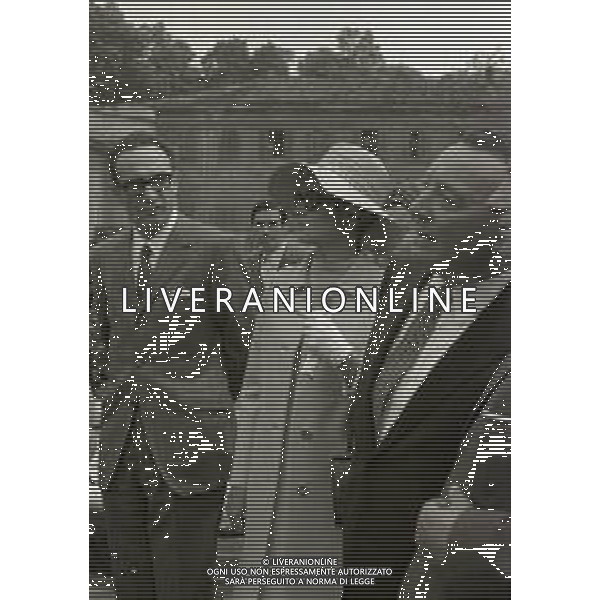RETROSPETTIVA GRACE KELLY NELLA FOTO GRACE KELLY CON NISO FUMAGALLI A MONZA PER L\'INAUGURAZIONE DELLA ROSA TEODOLINDA LA PIU\' BELLA ROSA A VILLA REALE NELL\'ANNO 1970 AG ALDO LIVERANI SAS