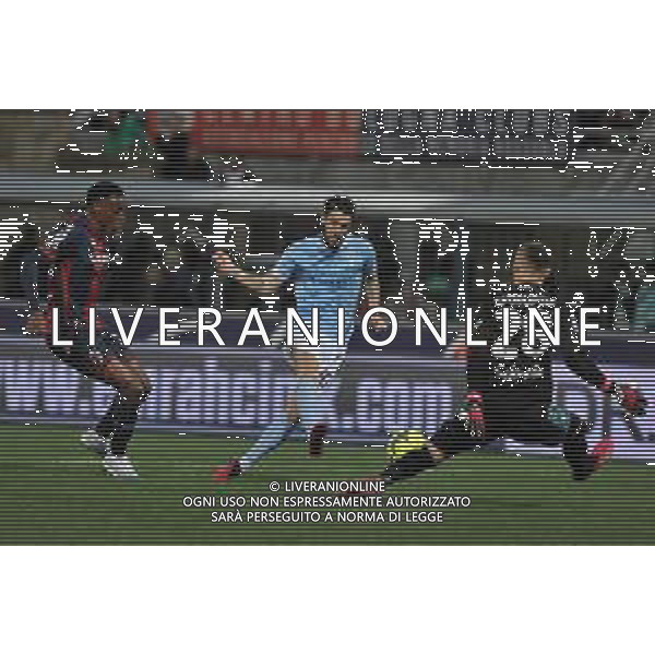 Bologna vs Lazio Campionato Serie A TIM - 26 Giornata - Stadio Dall\'Ara - Bologna 11-03-2023 nella foto Skorupskisi oppone a Luis Alberto ©Federico Gaetano / AGENZIA ALDO LIVERANI SAS