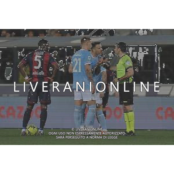 Bologna vs Lazio Campionato Serie A TIM - 26 Giornata - Stadio Dall\'Ara - Bologna 11-03-2023 nella foto Vecino protesta con arbitro Maresca per l\'ammonizione che gli farà saltare il derby ©Federico Gaetano / AGENZIA ALDO LIVERANI SAS