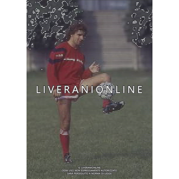RETROSPETTIVA NESTOR LORENZO CALCIATORE NELLA FOTO NESTOR LORENZO NELL\'ANNO 1989-1990 CON BARI CALCIO AG ALDO LIVERANI SAS