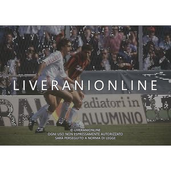 RETROSPETTIVA NESTOR LORENZO CALCIATORE NELLA FOTO NESTOR LORENZO NELL\'ANNO 1989-1990 CON BARI CALCIO AG ALDO LIVERANI SAS