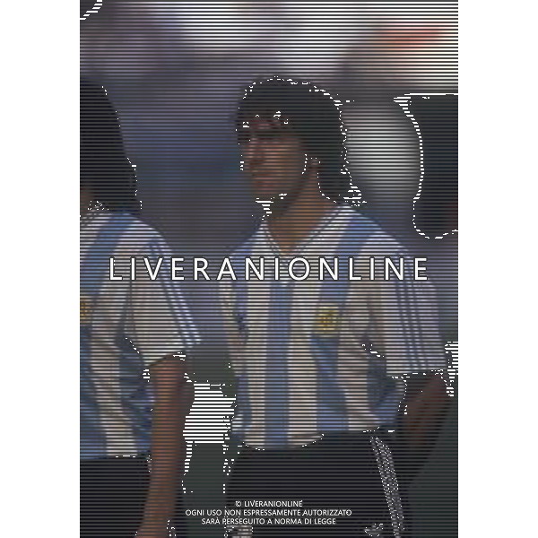 RETROSPETTIVA NESTOR LORENZO CALCIATORE NELLA FOTO NESTOR LORENZO CON LA MAGLIA DELLA NAZIONALE ARGENTINA A ITALIA 90 AG ALDO LIVERANI SAS