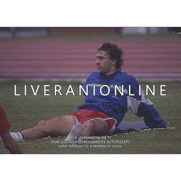 RETROSPETTIVA NESTOR LORENZO CALCIATORE NELLA FOTO NESTOR LORENZO NELL\'ANNO 1989-1990 CON BARI CALCIO AG ALDO LIVERANI SAS