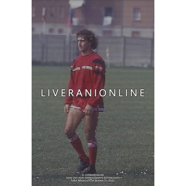 RETROSPETTIVA NESTOR LORENZO CALCIATORE NELLA FOTO NESTOR LORENZO NELL\'ANNO 1989-1990 CON BARI CALCIO AG ALDO LIVERANI SAS