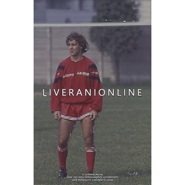 RETROSPETTIVA NESTOR LORENZO CALCIATORE NELLA FOTO NESTOR LORENZO NELL\'ANNO 1989-1990 CON BARI CALCIO AG ALDO LIVERANI SAS