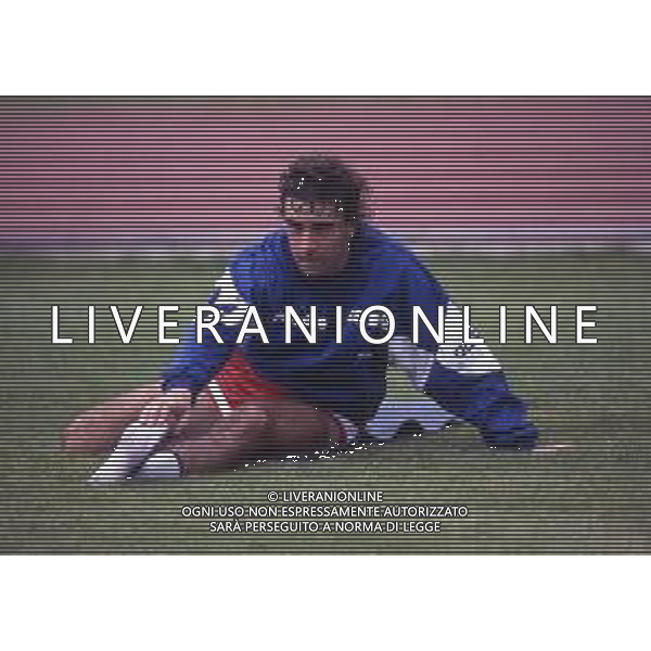 RETROSPETTIVA NESTOR LORENZO CALCIATORE NELLA FOTO NESTOR LORENZO NELL\'ANNO 1989-1990 CON BARI CALCIO AG ALDO LIVERANI SAS