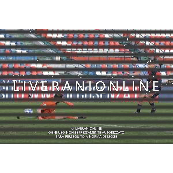 Stadio San Vito-Gigi Marulla 12 Marzo 2023 Serie B 2022-2023 Cosenza-Spal In foto: Parata Micai su Moncini ©Andrea Rosito / AGENZIA ALDO LIVERANI SAS