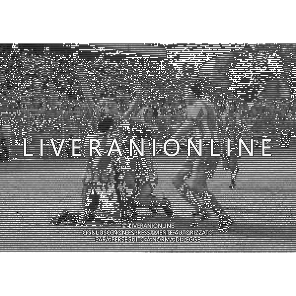02-05-1993 CREMONA CAMPIONATO DI CLACIO SERIE B CREMONESE-PIACENZA 2-0 NELLA FOTO ABBRACCI GIOCATORI CREMONESE DOPO IL GOAL AG ALDO LIVERANI SAS