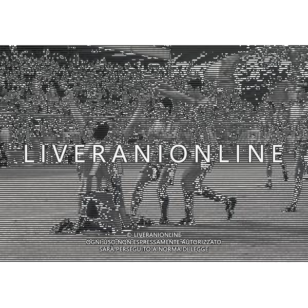 02-05-1993 CREMONA CAMPIONATO DI CLACIO SERIE B CREMONESE-PIACENZA 2-0 NELLA FOTO ABBRACCI GIOCATORI CREMONESE DOPO IL GOAL AG ALDO LIVERANI SAS