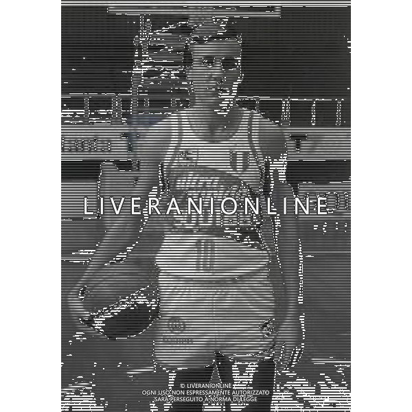 RETROSPETTIVA UMBERTO CAPPELLETTI BASKET NELLA FOTO UMBERTO CAPPELLETTI CON LA MAGLIA DELLA SQUIBB CANTU\' BASKET NELL\'ANNO 1981-1982 FOTO ENRICO LIVERANI-AG ALDO LIVERANI SAS