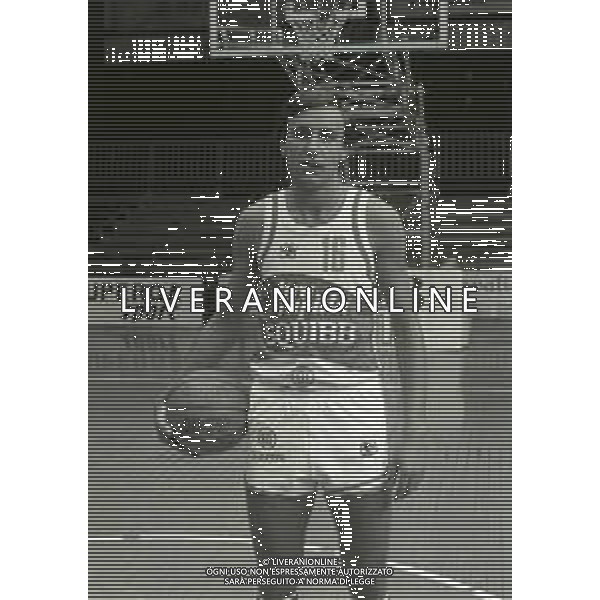 RETROSPETTIVA UMBERTO CAPPELLETTI BASKET NELLA FOTO UMBERTO CAPPELLETTI CON LA MAGLIA DELLA SQUIBB CANTU\' BASKET NELL\'ANNO 1981-1982 FOTO ENRICO LIVERANI-AG ALDO LIVERANI SAS