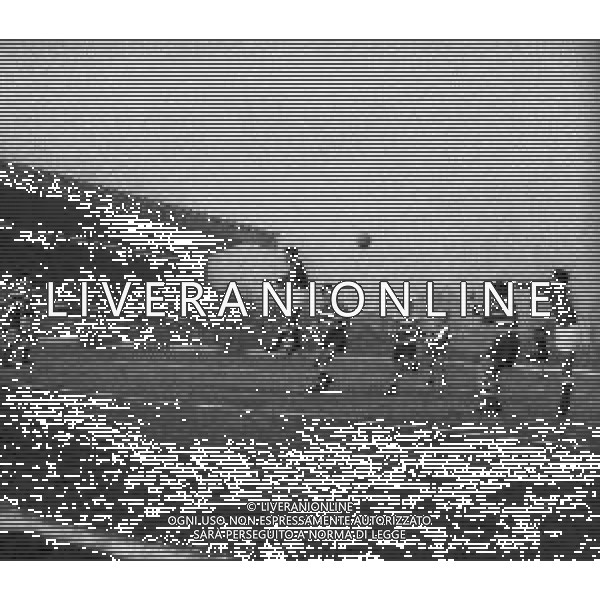 25-11-1956 MONZA CAMPIONATO DI CALCIO SERIE B SIMMENTHAL MONZA-PRO PATRIA 0-1 NELLA FOTO AZIONE DI GIOCO AG ALDO LIVERANI SAS