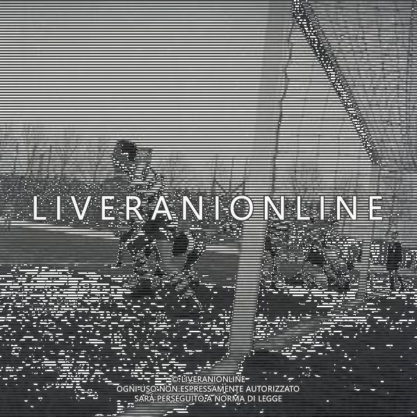 25-11-1956 MONZA CAMPIONATO DI CALCIO SERIE B SIMMENTHAL MONZA-PRO PATRIA 0-1 NELLA FOTO AZIONE DI GIOCO AG ALDO LIVERANI SAS
