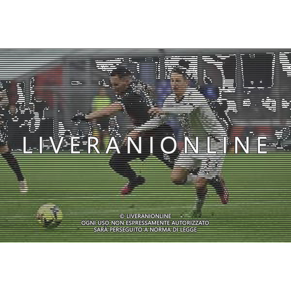 il contrasto tra Ismael Bennacer (Milan) e Domagoj Bradaric (Salernitana) giudicato inizialmente da rigore dall\'arbitro Federico La Penna di Roma poi annullato dopo la visione al VAR Milan vs Salernitana Milano 13-03-2023 Stadio Giuseppe Meazza - San Siro Campionato Serie A TIM - 26a giornata foto Roberto Garavaglia/ag. Aldo Liverani sas / AGENZIA ALDO LIVERANI SAS