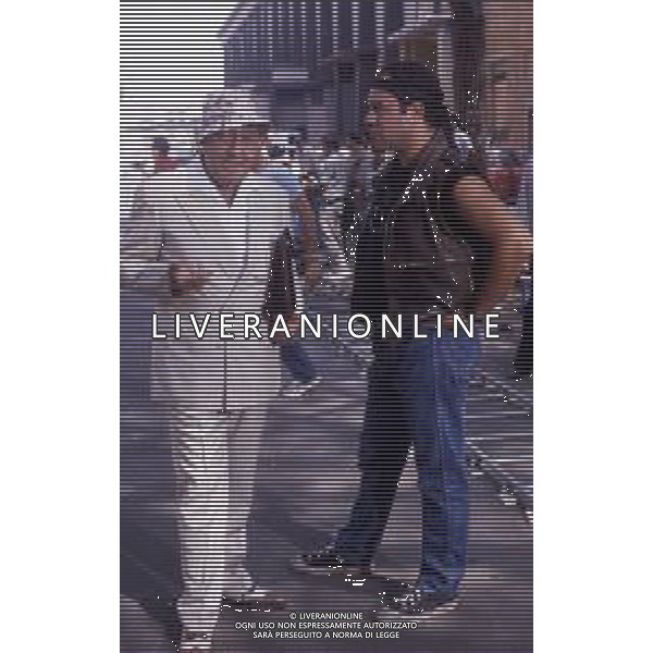 RETROSPETTIVA CARLO VERDONE ATTORE NELLA FOTO CARLO VERDONE NELL\'ANNO 1986 A ROMA SUL SET DEL FILM“TROPPO FORTE“ CON ALBERTO SORDI AG ALDO LIVERANI SAS  