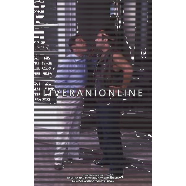 RETROSPETTIVA CARLO VERDONE ATTORE NELLA FOTO CARLO VERDONE NELL\'ANNO 1986 A ROMA SUL SET DEL FILM“TROPPO FORTE“ CON ALBERTO SORDI AG ALDO LIVERANI SAS   