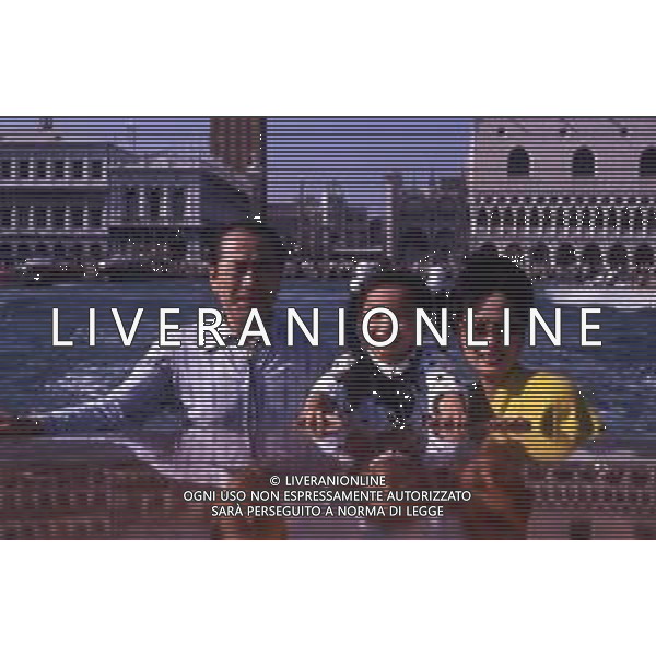 RETROSPETTIVA TOSHIRO MIFUNE REGISTA NELLA FOTO TOSHIRO MIFUNE A VENEZIA NELL\'ANNO 1989 CON LA FAMIGLIA AG ALDO LIVERANI SAS 
