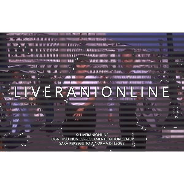 RETROSPETTIVA TOSHIRO MIFUNE REGISTA NELLA FOTO TOSHIRO MIFUNE A VENEZIA NELL\'ANNO 1989 CON LA FAMIGLIA AG ALDO LIVERANI SAS 