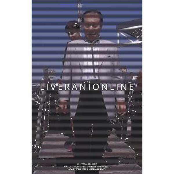 RETROSPETTIVA TOSHIRO MIFUNE REGISTA NELLA FOTO TOSHIRO MIFUNE A VENEZIA NELL\'ANNO 1989 CON LA FAMIGLIA AG ALDO LIVERANI SAS 