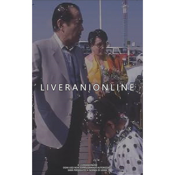 RETROSPETTIVA TOSHIRO MIFUNE REGISTA NELLA FOTO TOSHIRO MIFUNE A VENEZIA NELL\'ANNO 1989 CON LA FAMIGLIA AG ALDO LIVERANI SAS 